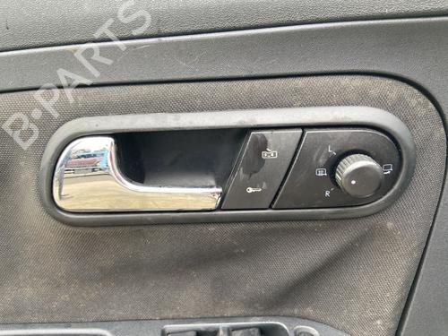 Maneta interior delantera izquierda SEAT IBIZA III (6L1) 1.9 TDI (100 hp) 30885593