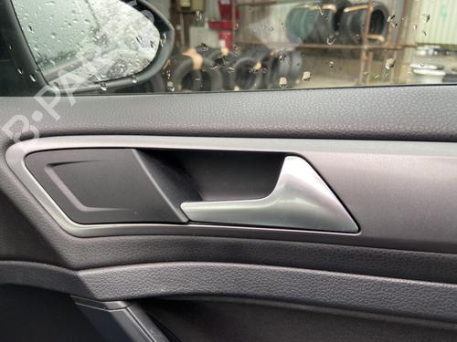 front-right-interior-door-handle-vw-golf-vii-5g1-bq1-be1-be2-2012-2013-2014-2015-2016-2017-2018-2019-2020-2021-32025116 main image