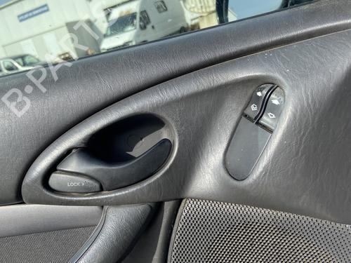 Venstre foran invendig håndtak FORD FOCUS I (DAW, DBW) 1.8 TDCi (115 hp) 28811616