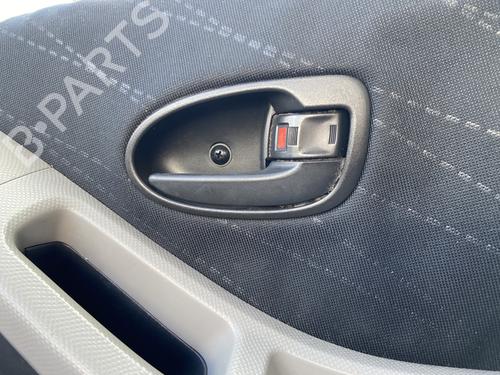 Used Front right interior door handle TOYOTA YARIS (_P9_) 1.4 D-4D (NLP90_, NLP90R) (90 hp) 31953431