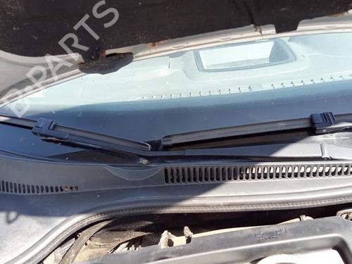 Used Front windshield wiper arm VW GOLF V (1K1) 1.9 TDI (105 hp) 27139453
