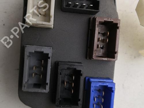 Used Left front window switch Left front window switch RENAULT SAFRANE II (B54_) 2.5 20V (B54F) (165 hp) 27104570 27104570