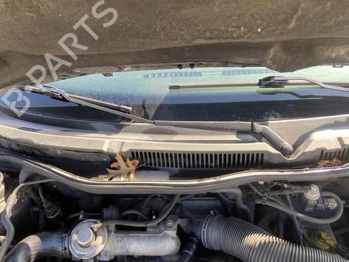 Used Front windshield wiper arm VW GOLF IV (1J1) 1.9 TDI (90 hp) 27105709
