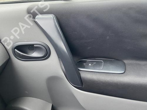 Used Front right interior door handle RENAULT SCÉNIC II (JM0/1_) 1.4 (JM0B, JM0H, JM1A) (98 hp) 28422854