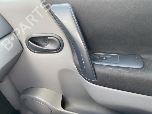 Høyre foran invendig håndtak RENAULT SCÉNIC II (JM0/1_) 1.5 dCi (JM02, JM13) (101 hp) 28522346