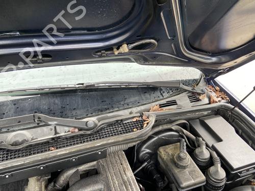 Used Front windshield wiper arm BMW 3 (E36) 325 td (115 hp) 31806163