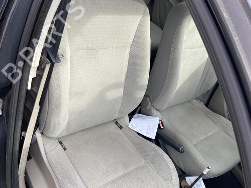 Used Right front seat RENAULT CLIO III (BR0/1, CR0/1) 1.5 dCi (BR17, CR17) (86 hp) 28823704