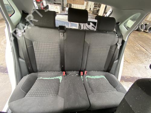 Siège arrière VW POLO V (6R1, 6C1) 1.4 TDI (75 hp) 32293596