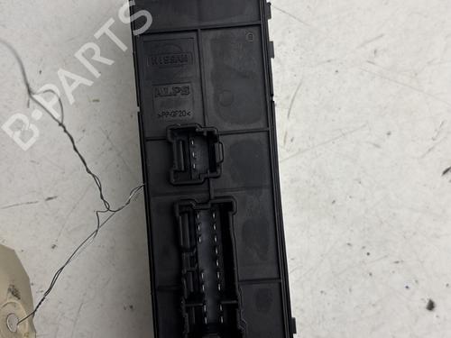 Used Left front window switch Left front window switch NISSAN JUKE (F15) 1.2 DIG-T (115 hp) 33570363 33570363