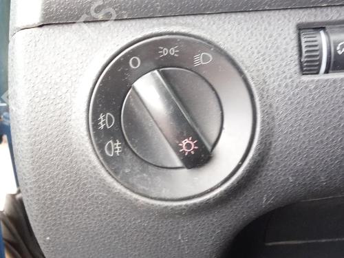 Used Headlight switch VW POLO (9N_, 9A_) 1.4 TDI (70 hp) 27136610