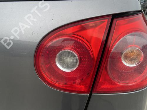 Feu de coffre droit VW GOLF V (1K1) 2.0 TDI (170 hp) 27110542