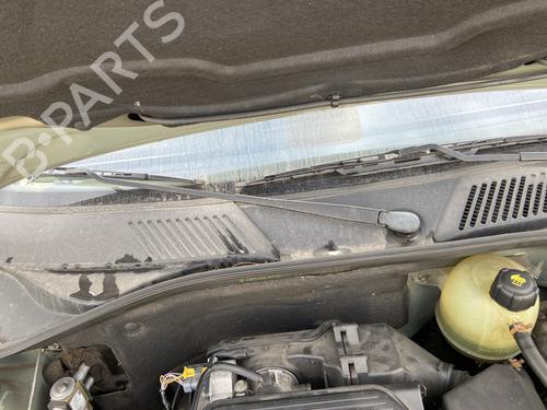 Used Front windshield wiper arm RENAULT CLIO II (BB_, CB_) 1.4 16V (B/CB0P, BB13) (98 hp) 28290429