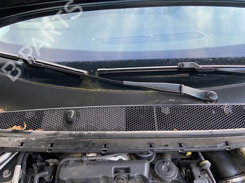 Used Front windshield wiper arm PEUGEOT 308 II (LB_, LP_, LW_, LH_, L3_) 2.0 BlueHDi 150 (150 hp) 32044528