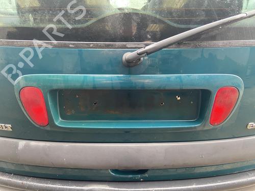 Used Rear fog light RENAULT ESPACE III (JE0_) 2.2 12V TD (JE0E, JE0H, JE0P) (113 hp) 27112398