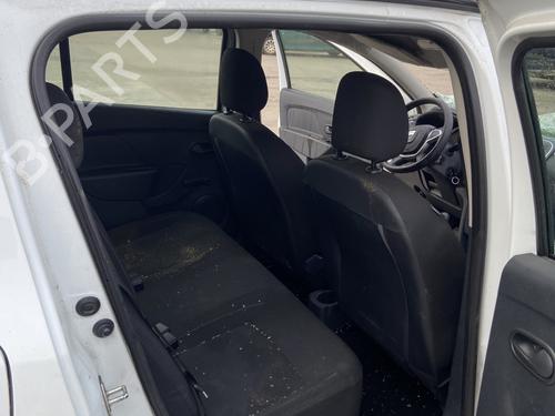 Used Rubber door seal DACIA SANDERO II 1.0 SCe 75 (B8JC, B8JD, B8NC) (73 hp) 32497814