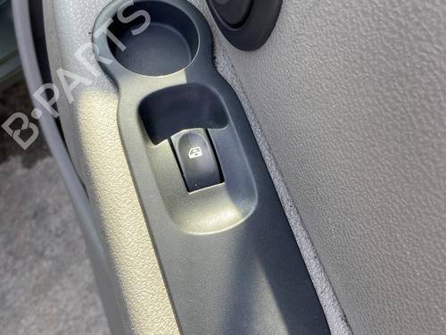 Interrupteur de vitre avant droite RENAULT MODUS / GRAND MODUS (F/JP0_) 1.5 dCi (FP0D, JP0D) (82 hp) 29505865