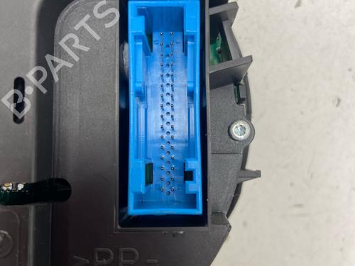 instrument-cluster-audi-a2-8z0-2000-2001-2002-2003-2004-2005-27127673 main image