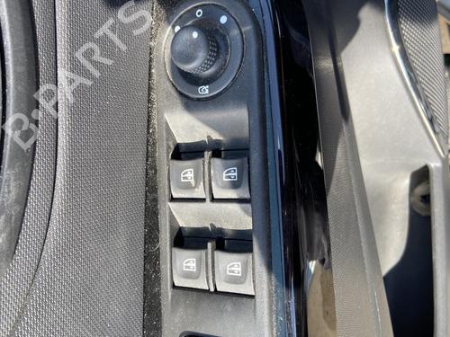 Used Left front window switch RENAULT CAPTUR I (J5_, H5_) 1.5 dCi 90 (J5N4, J5M5, J5MW, J5M6, J5AL, J5AJ) (90 hp) 28190022