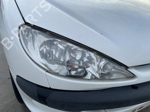 Used Right headlight PEUGEOT 206 Hatchback (2A/C) 1.4 HDi eco 70 (68 hp) 31067599