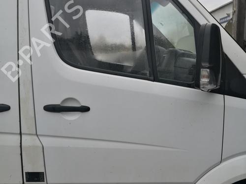 Used Right front door MERCEDES-BENZ SPRINTER 3-t Van (B906) 209 CDI (906.611, 906.613) (88 hp) 27146322