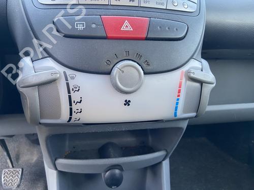 AC-Styringsenhed/Manøvreenhed TOYOTA AYGO (_B1_) 1.0 (KGB10_, KGB10R) (68 hp) 29026695