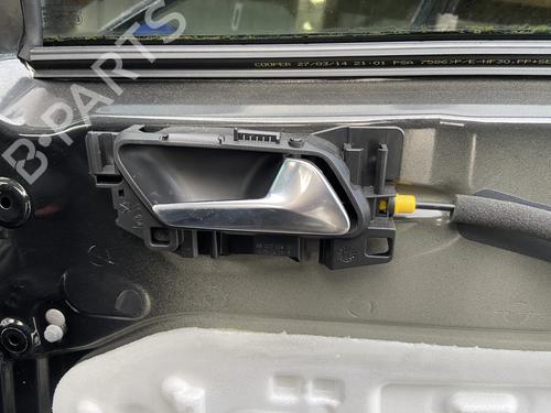 Højre bagtil invendig håndtag PEUGEOT 308 II (LB_, LP_, LW_, LH_, L3_) 2.0 BlueHDi 150 (150 hp) 32044578