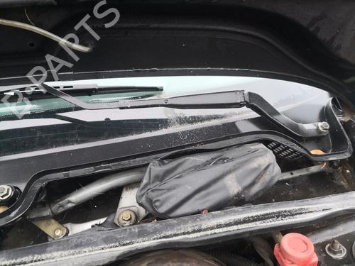 Used Front windshield wiper arm PEUGEOT 106 II (1A_, 1C_) 1.0 i (50 hp) 27132765