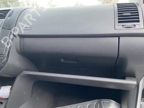 Used Glove box VW POLO IV (9N_, 9A_) 1.2 12V (64 hp) 30689875