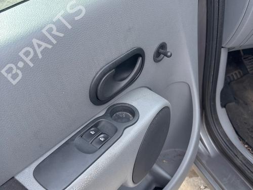 Maneta interior delantera izquierda Maneta interior delantera izquierda RENAULT MODUS / GRAND MODUS (F/JP0_) 1.2 (JP0C, JP0K, FP0C, FP0K, FP0P, JP0P, JP0T) (75 hp) 37489089 37489089