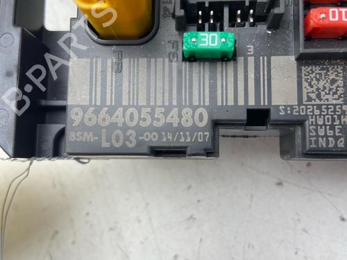 Used Fuse box Fuse box 38955674 38955674