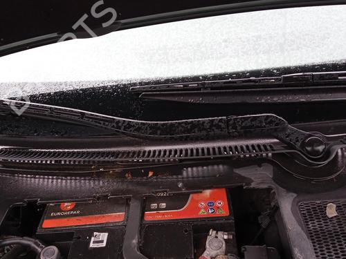 Used Front windshield wiper arm AUDI A4 B6 (8E2) 1.9 TDI (130 hp) 27137196