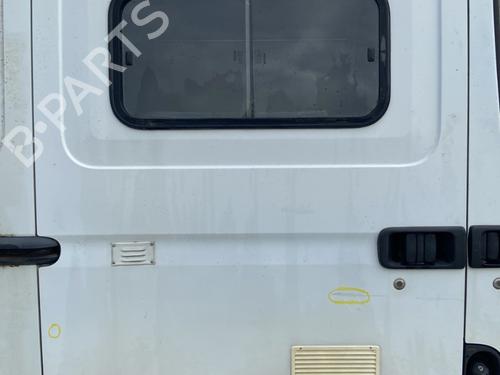 Used Right slide door Right slide door RENAULT MASTER II Van (FD) 2.2 dCI 90 (FD0G, FD0N, FD2G, FD2N, FD3G, FD3N) (90 hp) 33652498 33652498