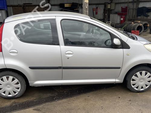 Used Right front driveshaft Right front driveshaft PEUGEOT 107 (PM_, PN_) 1.4 HDi (54 hp) 33708314 33708314