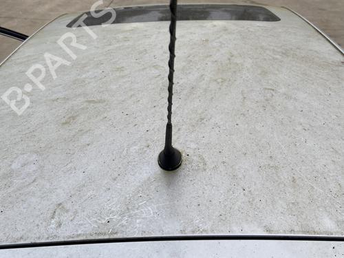 Used Antenna/Base VW POLO IV (9N_, 9A_) 1.2 12V (64 hp) 30689870