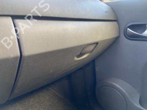 Boîte à gants RENAULT SCÉNIC II (JM0/1_) 1.5 dCi (JM1E, JM16) (106 hp) 29610352