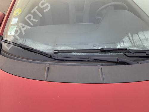 Used Front windshield wiper arm FIAT GRANDE PUNTO (199_) 1.2 (65 hp) 30675533