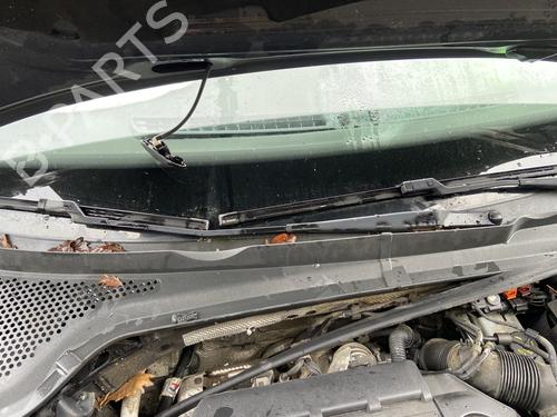 Used Front windshield wiper arm VW GOLF VII (5G1, BQ1, BE1, BE2) 1.6 TDI (105 hp) 32022595