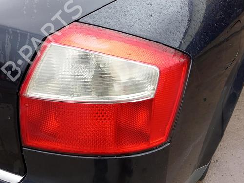 Højre baglygte AUDI A4 B6 (8E2) 1.9 TDI (130 hp) 27137198