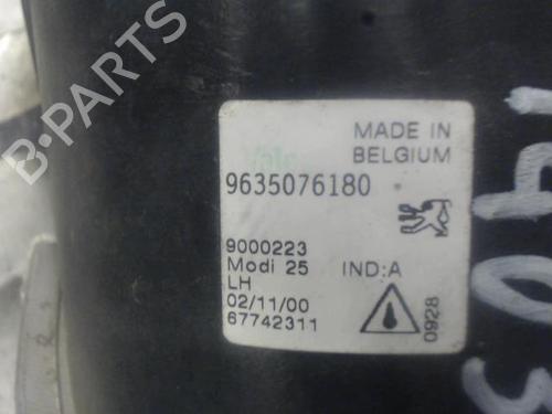 Used Left front fog light PEUGEOT 206 Hatchback (2A/C) 1.4 i (75 hp) 27130857