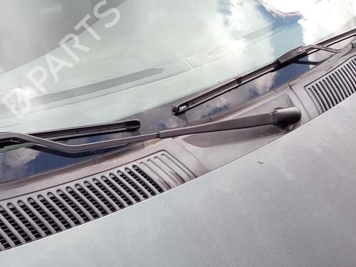 Used Front windshield wiper arm RENAULT MEGANE I Cabriolet (EA0/1_) 1.6 16V (EA04, EA0B, EA11, EA1J) (107 hp) 27136663