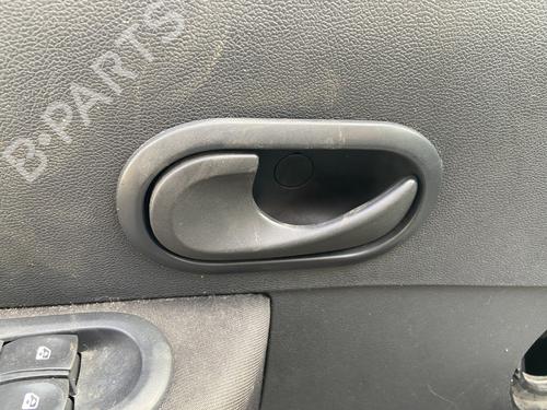 Venstre fortil invendig håndtag RENAULT CLIO III (BR0/1, CR0/1) 1.5 dCi (BR17, CR17) (86 hp) 30104597