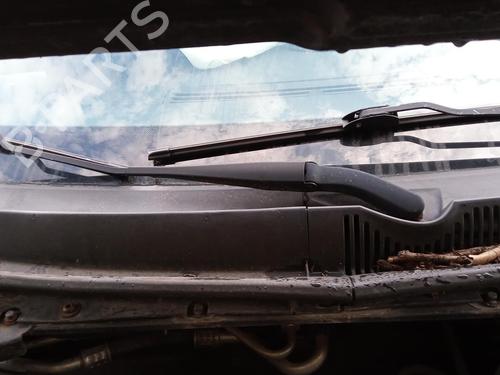 Used Front windshield wiper arm FORD MONDEO III Saloon (B4Y) 1.8 16V (110 hp) 27136693
