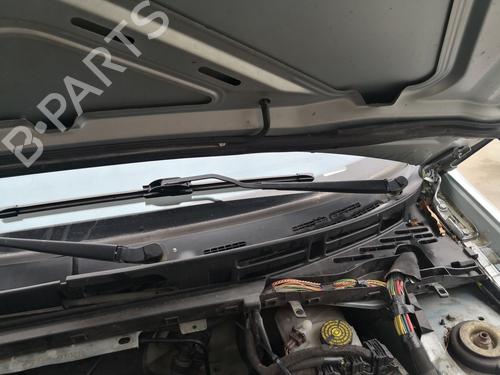 Used Front windshield wiper arm CITROËN XSARA (N1) 1.4 i (75 hp) 27104647