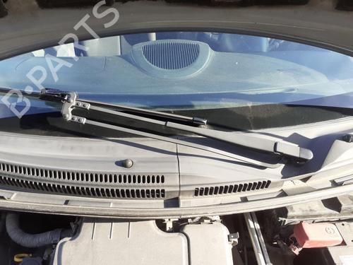 Used Front windshield wiper arm TOYOTA AYGO (_B1_) 1.0 (KGB10_, KGB10R) (68 hp) 27120285