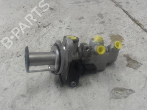 Used Brake master cylinder AUDI A3 Sportback (8VA, 8VF) 2.0 TDI (150 hp) 27135637