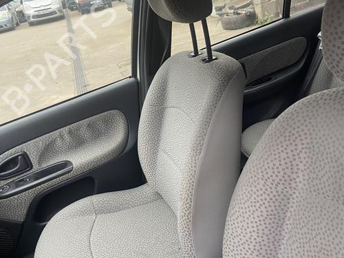 Sæde højre fortil RENAULT CLIO II (BB_, CB_) 1.4 16V (B/CB0P, BB13) (98 hp) 30145063