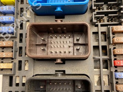 Used Fuse box Fuse box 37866978 37866978