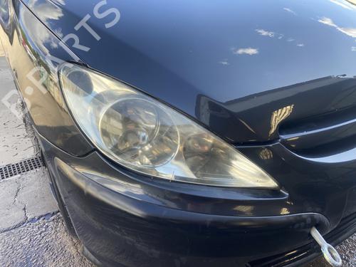 Used Right headlight PEUGEOT 307 (3A/C) 1.4 HDi (68 hp) 28525699