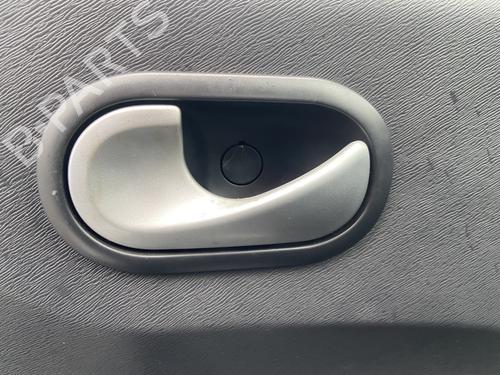 Venstre foran invendig håndtak RENAULT TWINGO II (CN0_) 1.2 16V (CN04, CN0B) (75 hp) 32116790