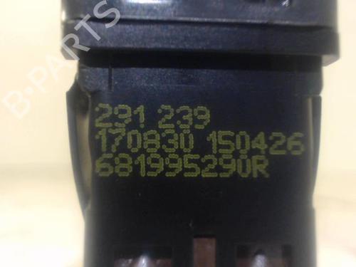 switch-renault-megane-iv-hatchback-b9amn_-2015-32121785 main image
